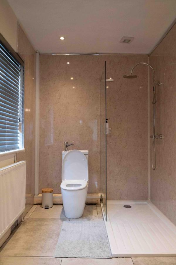 Cross Lane Cottage Pudsey Eksteriør billede